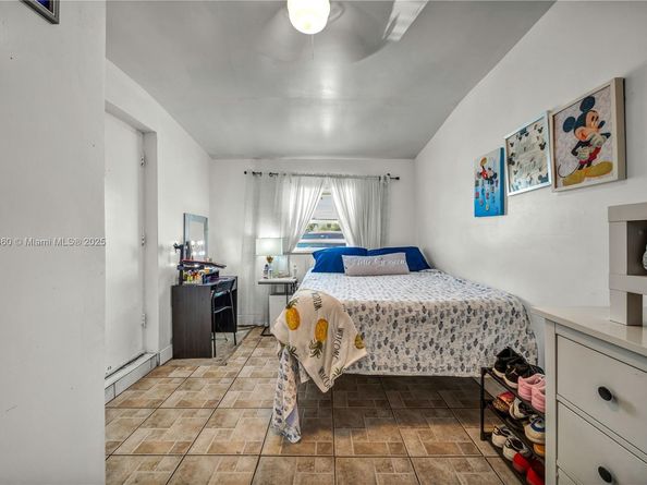 1317 W 61st Pl, Hialeah FL 33012