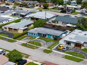 1317 W 61st Pl, Hialeah FL 33012