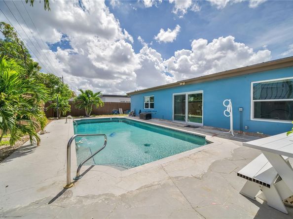 1317 W 61st Pl, Hialeah FL 33012