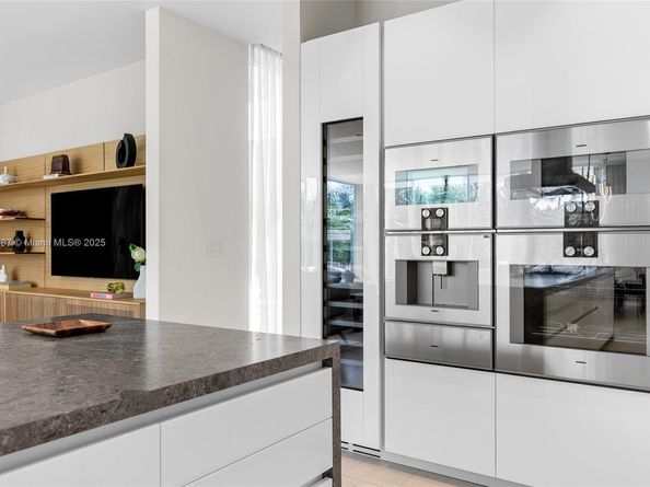 1081 W 48th St N01, Miami Beach FL 33140