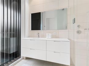 1081 W 48th St N01, Miami Beach FL 33140