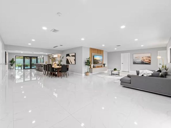 Undisclosed Address #A11888126, Miami FL 33142