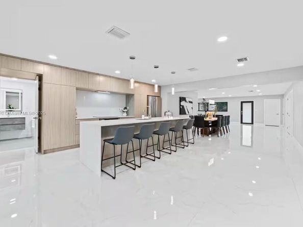 Undisclosed Address #A11888126, Miami FL 33142