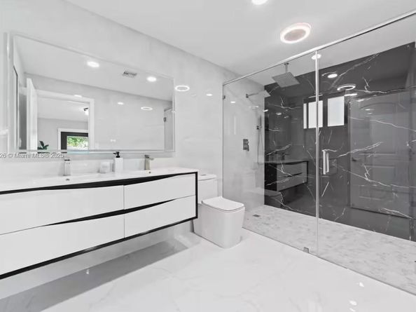 Undisclosed Address #A11888126, Miami FL 33142