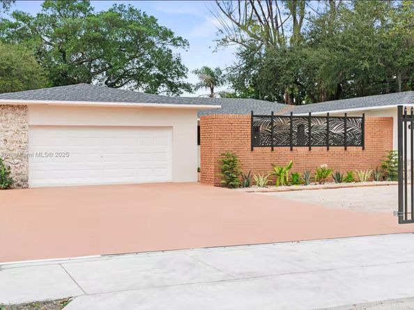 Undisclosed Address #A11888126, Miami FL 33142
