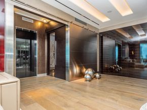 50 S Pointe Dr 905, Miami Beach FL 33139