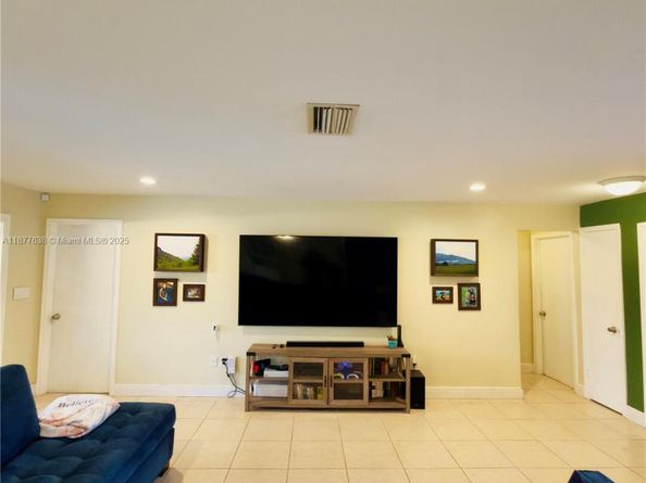 8801 NW 6th St, Pembroke Pines FL 33024