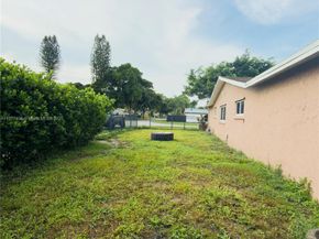 8801 NW 6th St, Pembroke Pines FL 33024