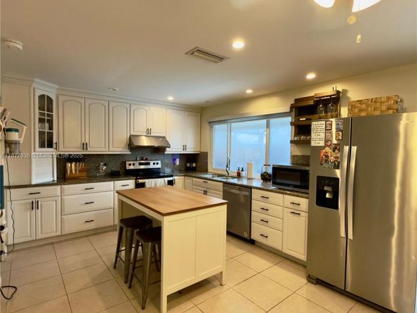 8801 NW 6th St, Pembroke Pines FL 33024