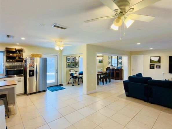 8801 NW 6th St, Pembroke Pines FL 33024