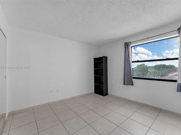 10003 NW 9th St Cir 817, Miami FL 33172