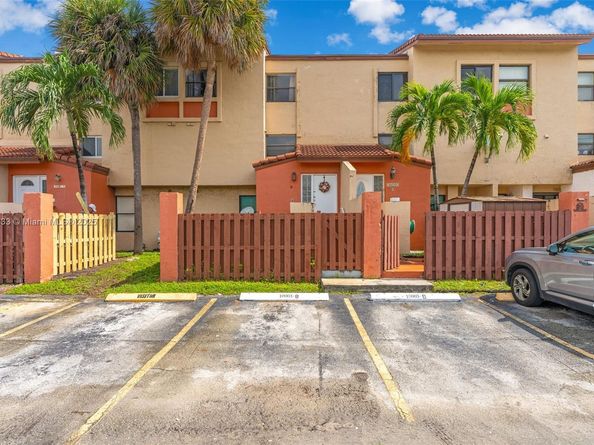 10003 NW 9th St Cir 817, Miami FL 33172
