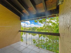 10003 NW 9th St Cir 817, Miami FL 33172
