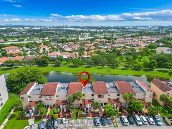 10003 NW 9th St Cir 817, Miami FL 33172