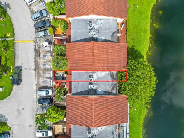 10003 NW 9th St Cir 817, Miami FL 33172