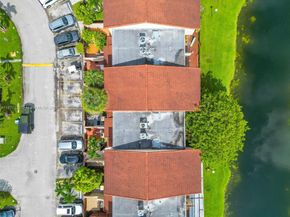 10003 NW 9th St Cir 817, Miami FL 33172
