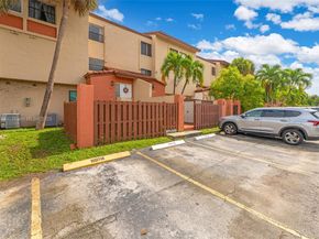 10003 NW 9th St Cir 817, Miami FL 33172