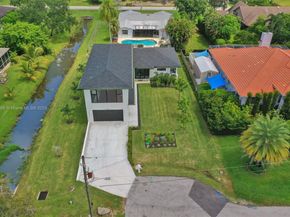 12061 NW 26th St, Plantation FL 33323