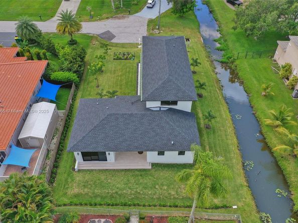 12061 NW 26th St, Plantation FL 33323