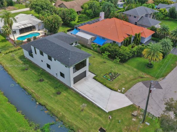 12061 NW 26th St, Plantation FL 33323