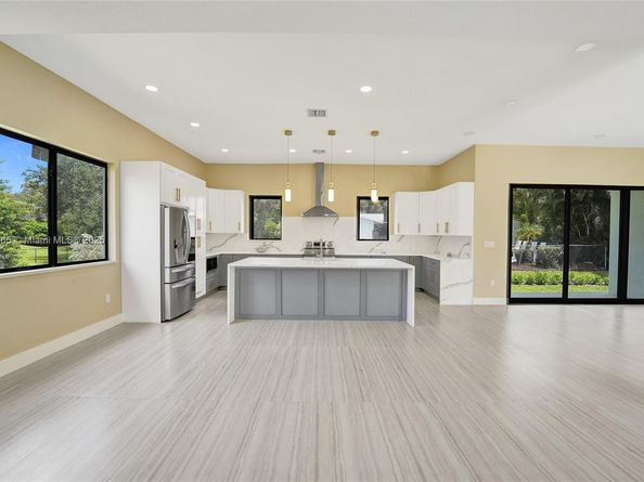 12061 NW 26th St, Plantation FL 33323