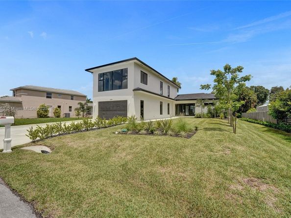 12061 NW 26th St, Plantation FL 33323