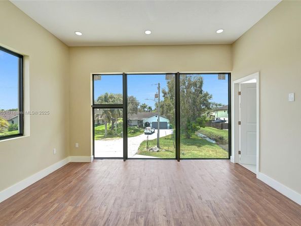 12061 NW 26th St, Plantation FL 33323