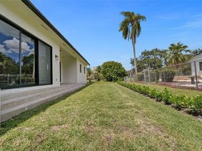 12061 NW 26th St, Plantation FL 33323