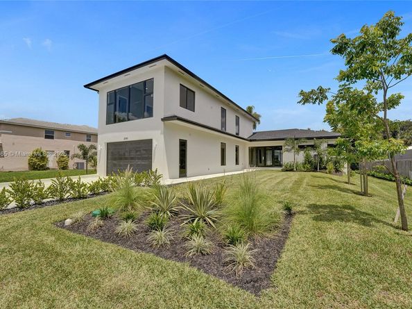 12061 NW 26th St, Plantation FL 33323