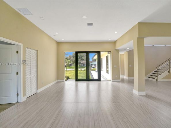 12061 NW 26th St, Plantation FL 33323