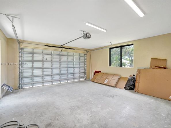 12061 NW 26th St, Plantation FL 33323
