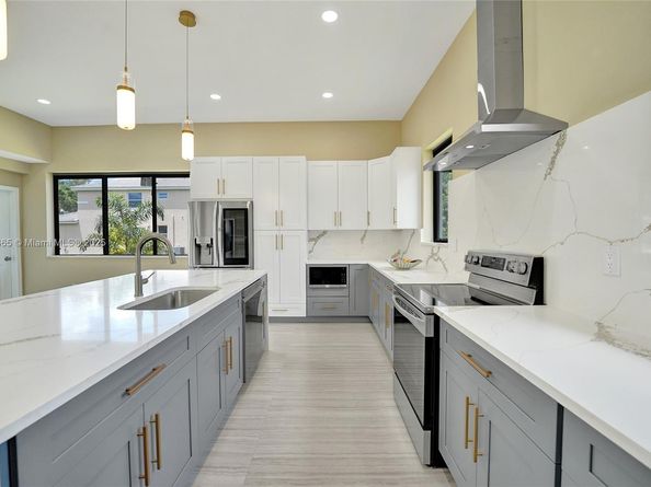 12061 NW 26th St, Plantation FL 33323