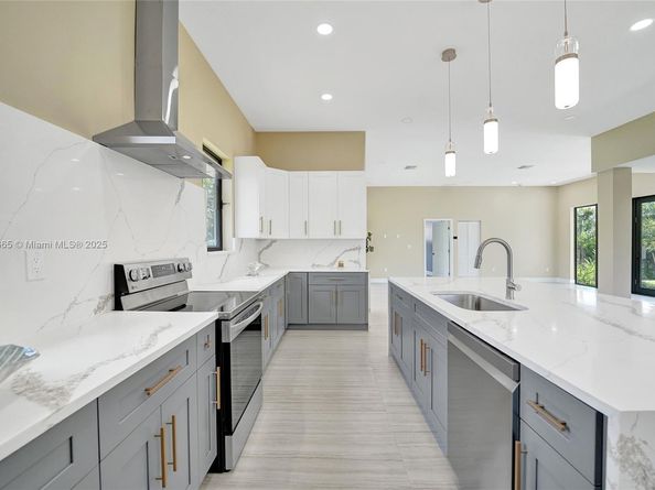 12061 NW 26th St, Plantation FL 33323