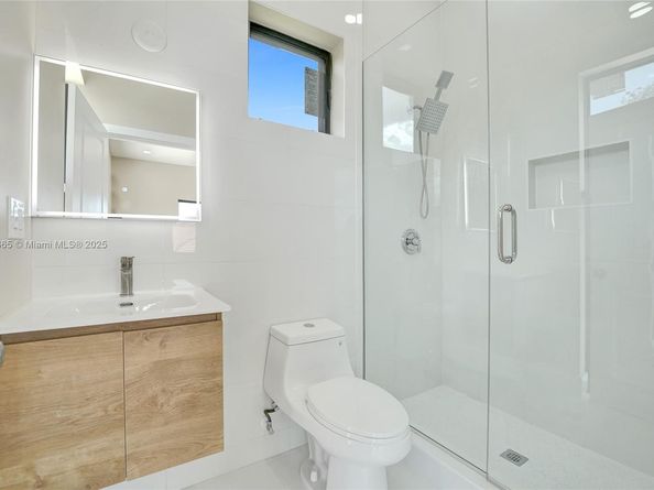 12061 NW 26th St, Plantation FL 33323