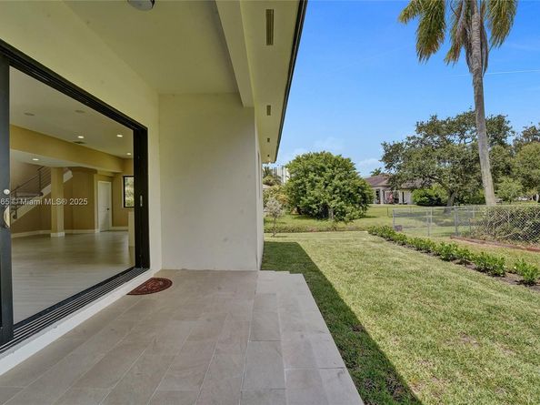 12061 NW 26th St, Plantation FL 33323