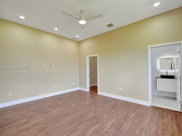12061 NW 26th St, Plantation FL 33323