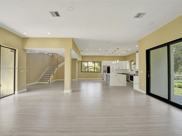 12061 NW 26th St, Plantation FL 33323