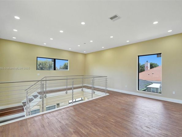 12061 NW 26th St, Plantation FL 33323