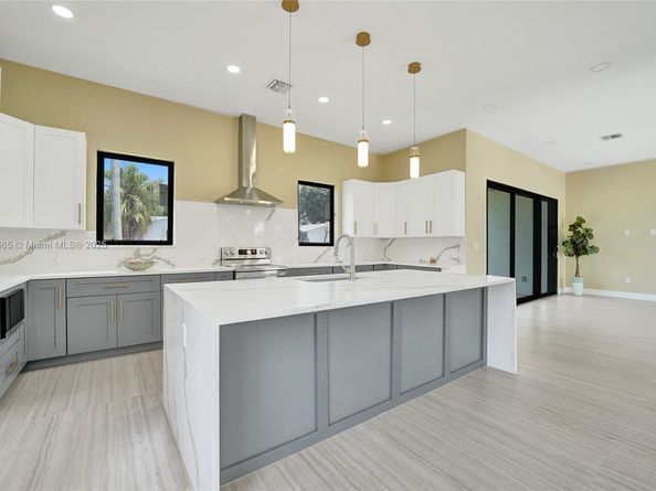 12061 NW 26th St, Plantation FL 33323