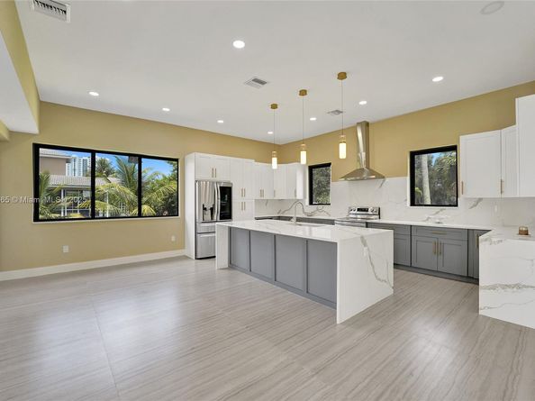 12061 NW 26th St, Plantation FL 33323