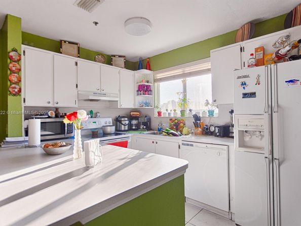 37 W 11th St 203, Hialeah FL 33010