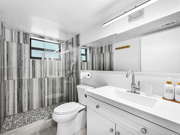 1418 Collins Ave 302, Miami Beach FL 33139