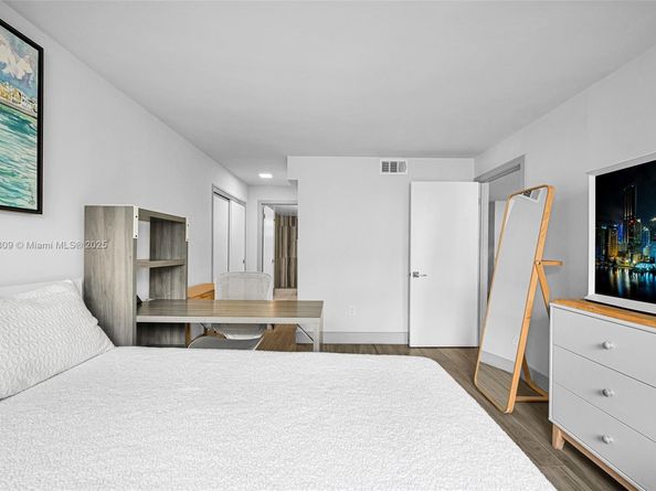 1418 Collins Ave 302, Miami Beach FL 33139