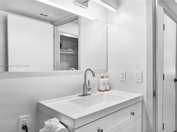 1418 Collins Ave 302, Miami Beach FL 33139