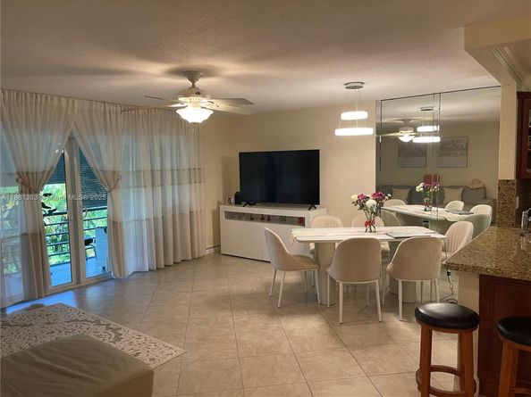 300 NE 14th Ave 303, Hallandale Beach FL 33009