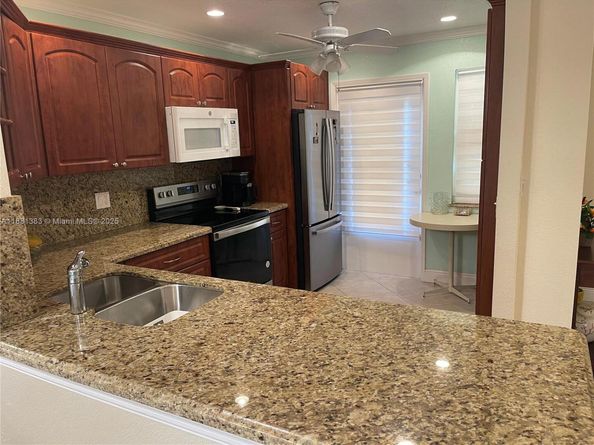 300 NE 14th Ave 303, Hallandale Beach FL 33009