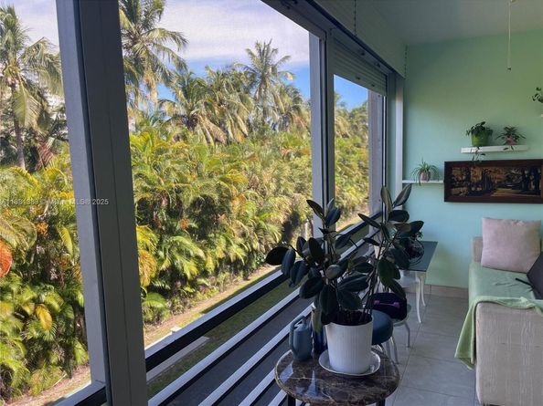 300 NE 14th Ave 303, Hallandale Beach FL 33009