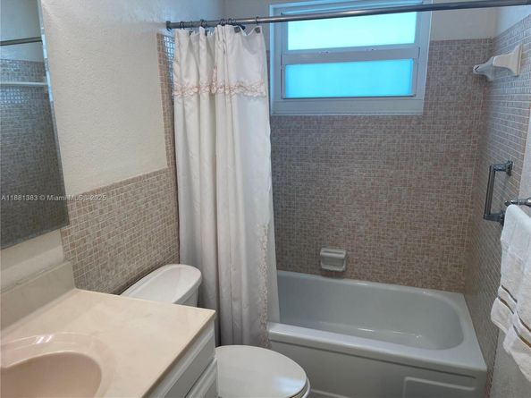 300 NE 14th Ave 303, Hallandale Beach FL 33009