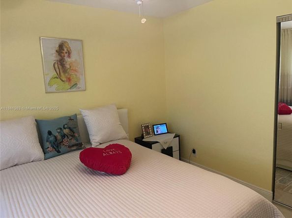 300 NE 14th Ave 303, Hallandale Beach FL 33009