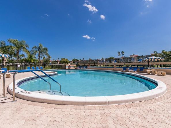 7431 NW 1st St 407, Margate FL 33063